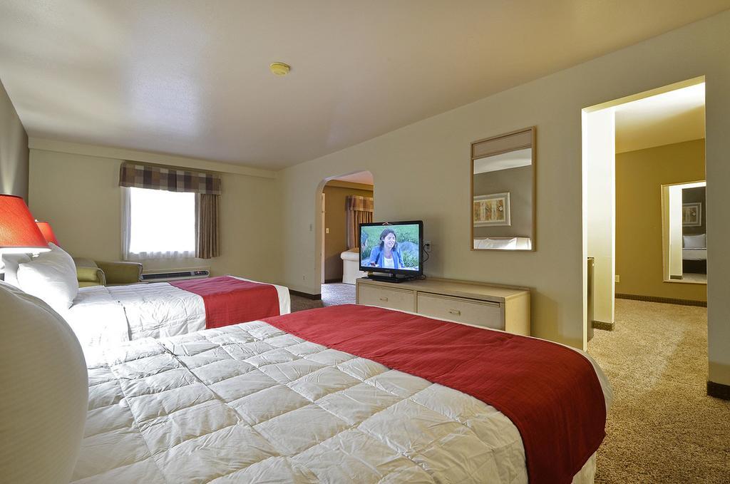 Amco Hotel & Suites- Fort Hood Killeen Room photo
